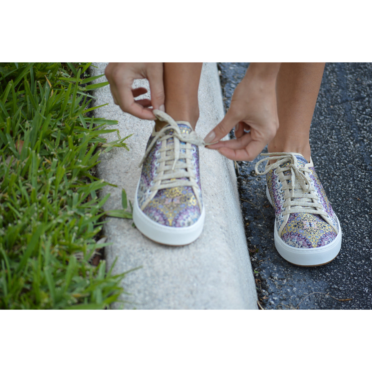 Purple Sporty Sneakers - Vleyn