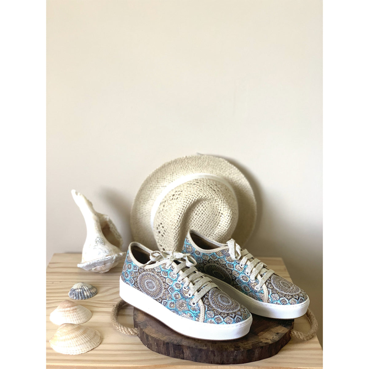 Blue Sporty Sneakers - Vleyn