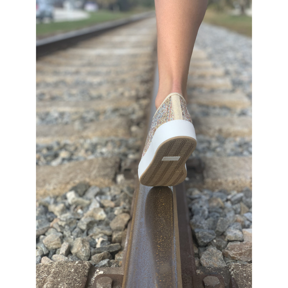 Gold Sporty Sneakers - Vleyn