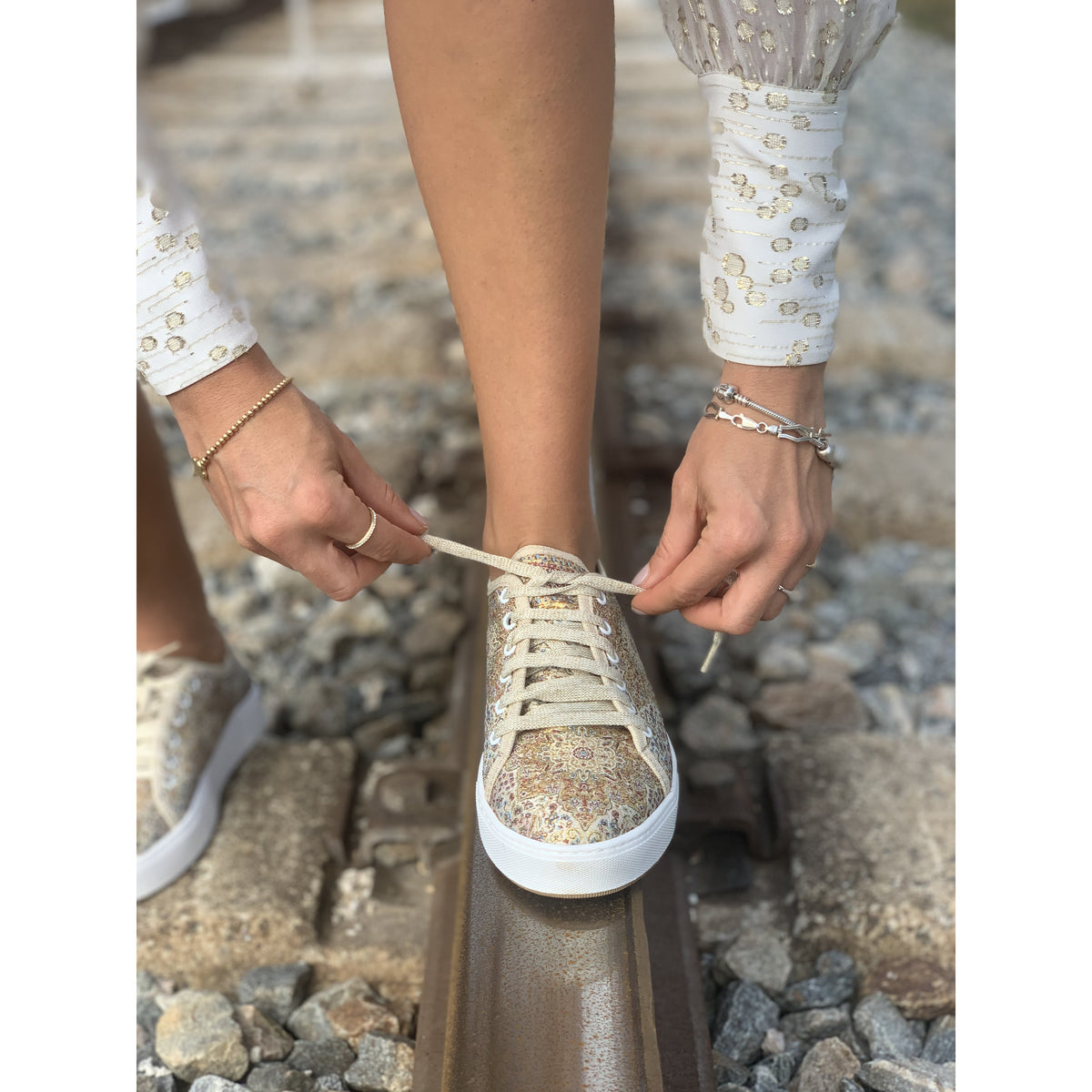 Gold Sporty Sneakers - Vleyn