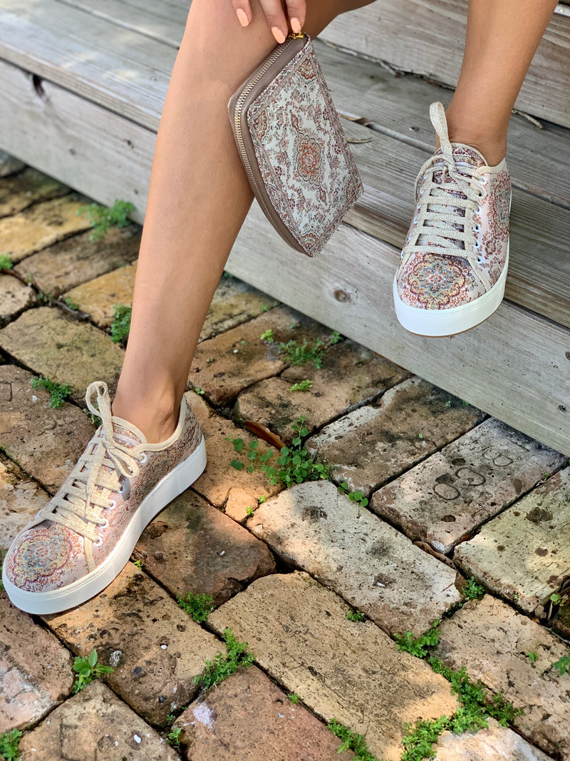 Beige Sporty Sneakers - Vleyn