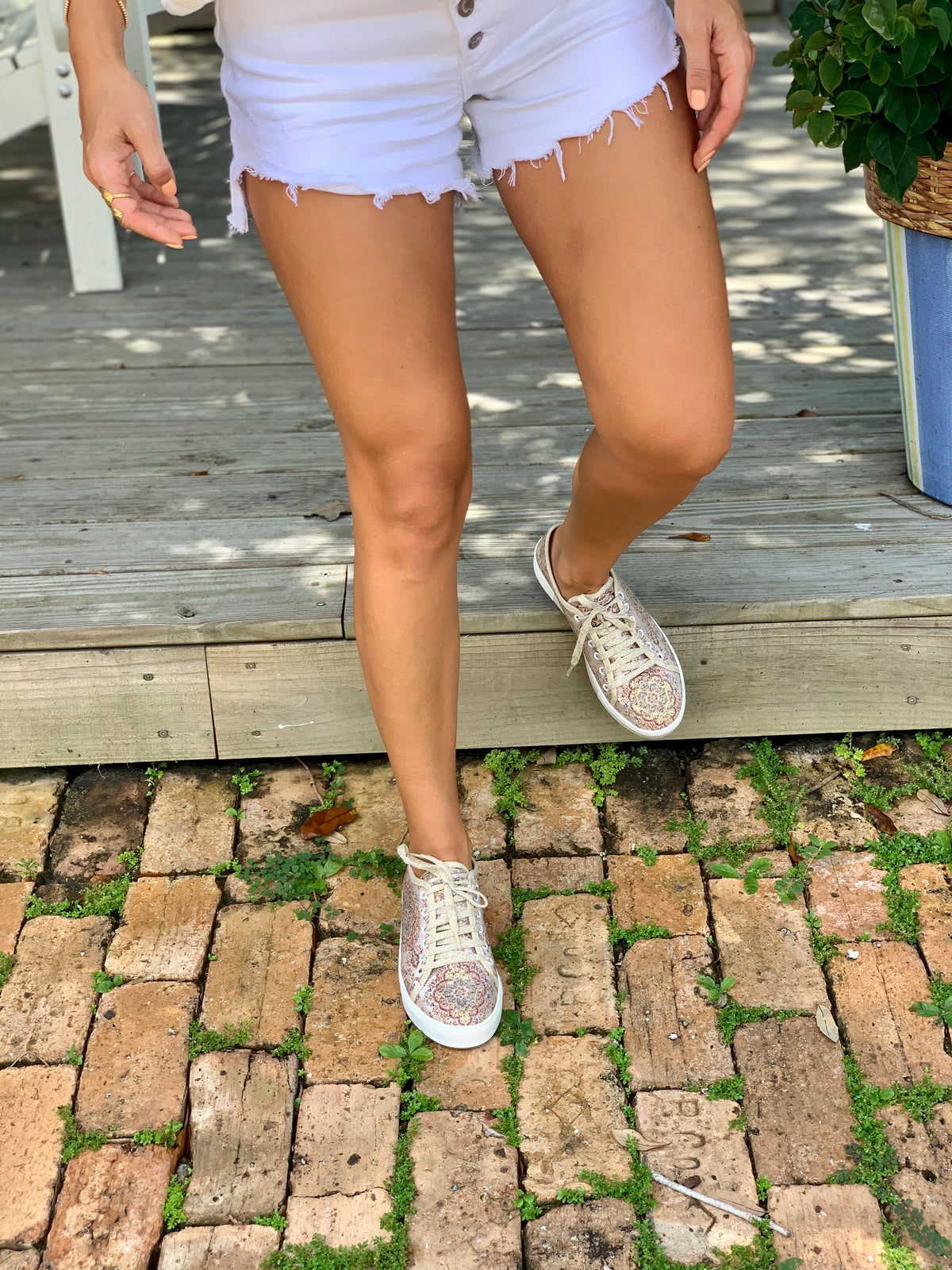 Beige Sporty Sneakers - Vleyn