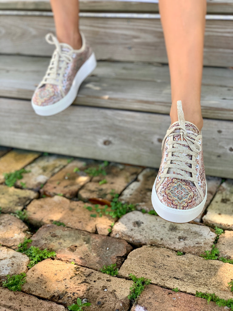 Beige Sporty Sneakers - Vleyn